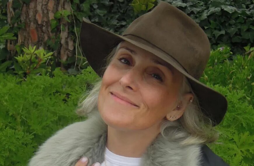 Ricki Lake Receives Heartfelt Diamond Necklace Crafted from Ashes of Her Lost Home in L.A. Wildfires