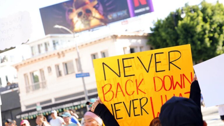 Runners Sprint Past Famous Landmarks in the 2026 LA Marathon