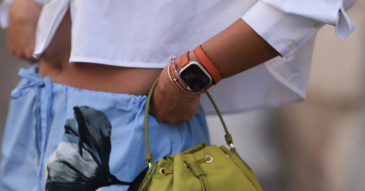 Save $100 on the Apple Watch Series 11 This Spring at Amazon