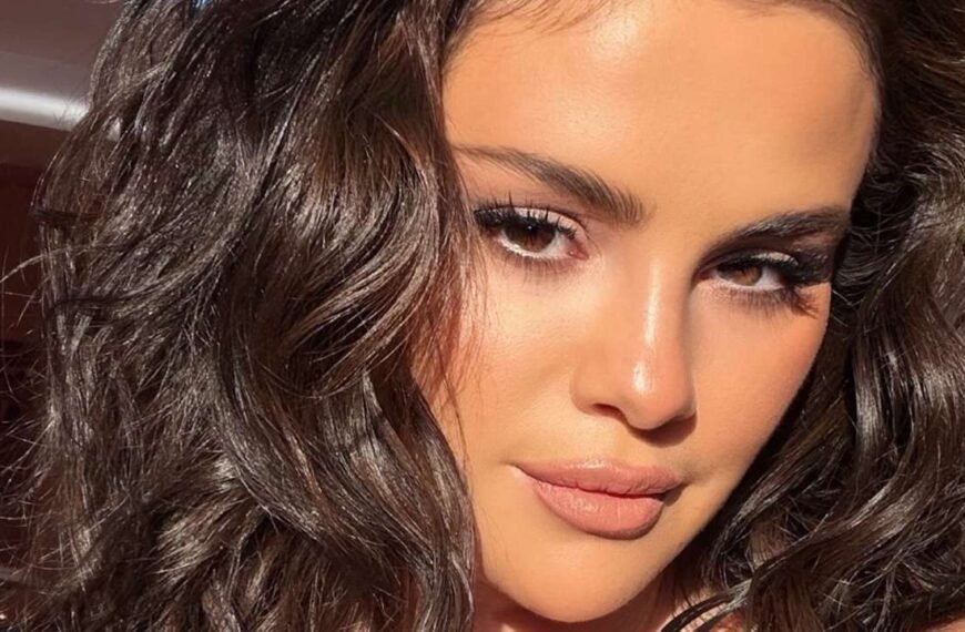 Selena Gomez Looks Radiant in a Simple Robe and Gorgeous Curls