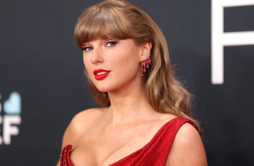 Taylor Swift's Cozy Sweater Cheers on This Spring's Top Color Trend