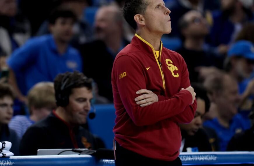 USC Men's Team Faces Tough Challenge with Sixth Straight Loss to Washington