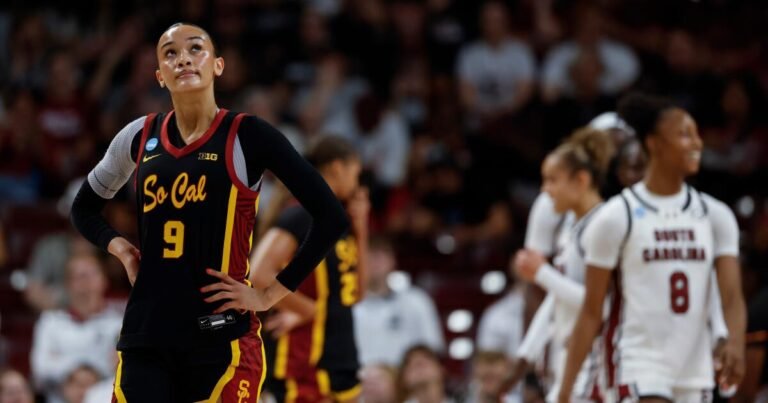 USC Struggles with Turnovers in Season-Ending Defeat to No. 1 South Carolina