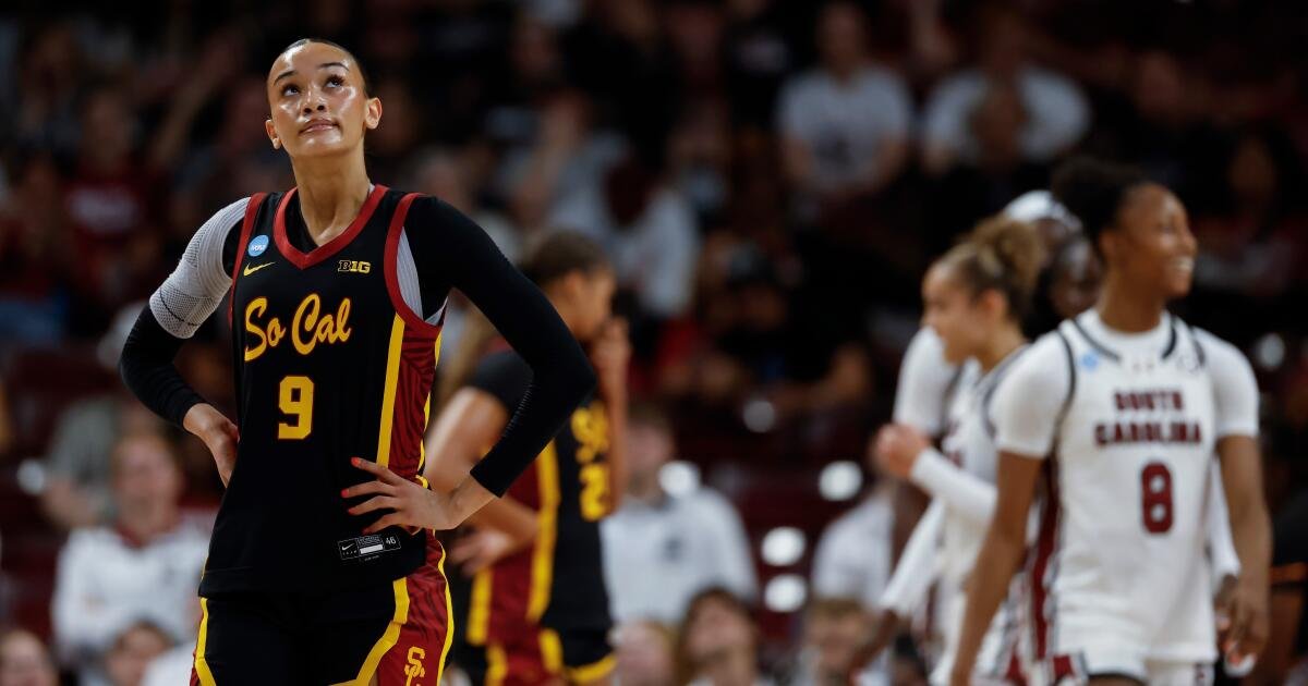 USC Struggles with Turnovers in Season-Ending Defeat to No. 1 South Carolina
