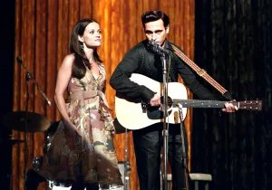 L-R: Reese Witherspoon and Joaquin Phoenix in 'Walk the Line'