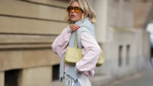 Flare Jeans and Sneakers: Your Go-To Outfit for a Stylish and Comfortable Spring