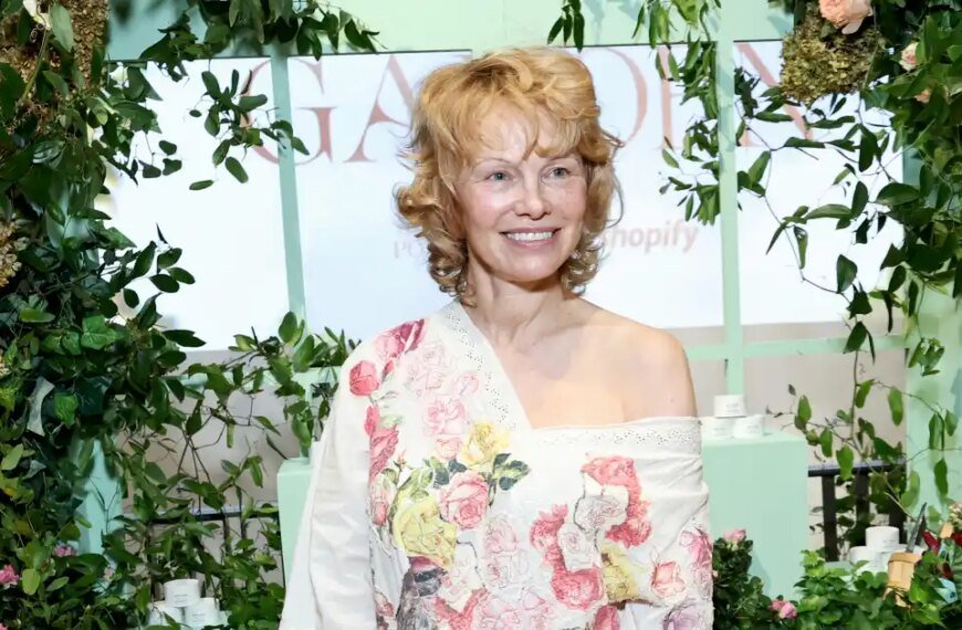 Pamela Anderson and Katie Holmes Both Love This Charming Mary Jane Shoe Style