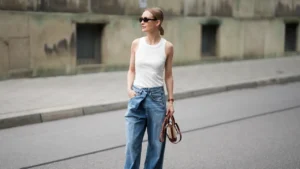 6 Stylish Ways to Combine Jeans and Sandals This Summer
