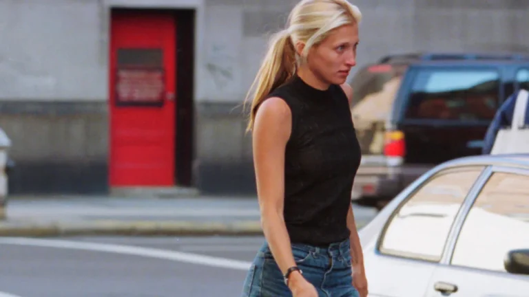 90s Pants Are Back for Spring—Here’s Our Favorite Ways to Style Them