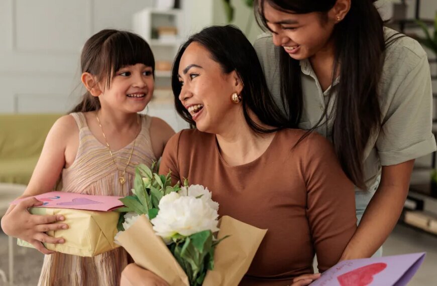 Affordable Luxe Jewelry Gifts for Mother’s Day: From Fossils to Kendra Scott All Under $60