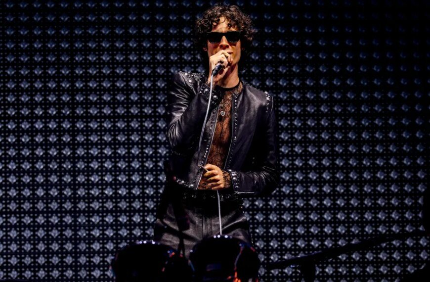 Alt-Rocker Sombr Launches Arena Tour with Exciting SoCal Dates Following Coachella Buzz