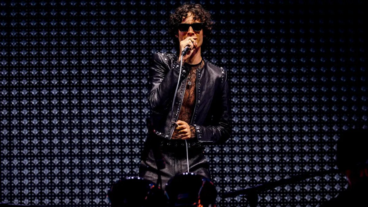 Alt-Rocker Sombr Launches Arena Tour with Exciting SoCal Dates Following Coachella Buzz