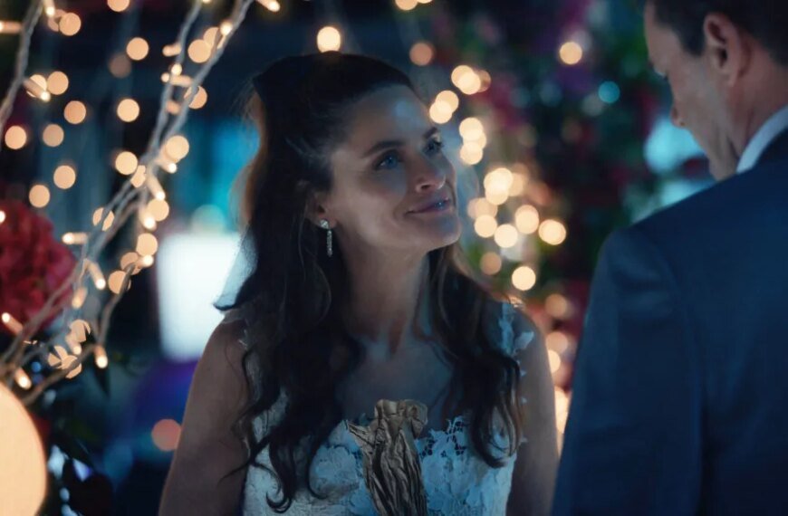 Amanda Peet Finds Joy in Playing Both Intimate and Life Changes at 54 in 'Your Friends & Neighbors'