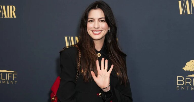 Anne Hathaway Rocks This Stylish Bag Trend on the Red Carpet – Get the Look for Just $30