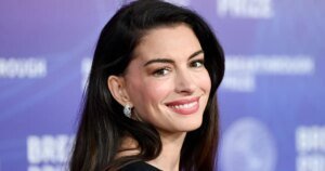 Anne Hathaway’s Stylish Bag is Available on Amazon — Hurry, It's Almost Gone!