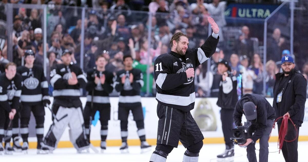 Anze Kopitar Celebrated Following Kings' Victory Over Rival Oilers in Home Season Finale
