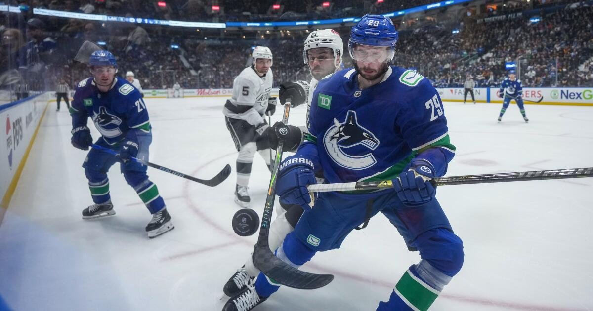 Canucks Edge Out Kings in Overtime Thriller