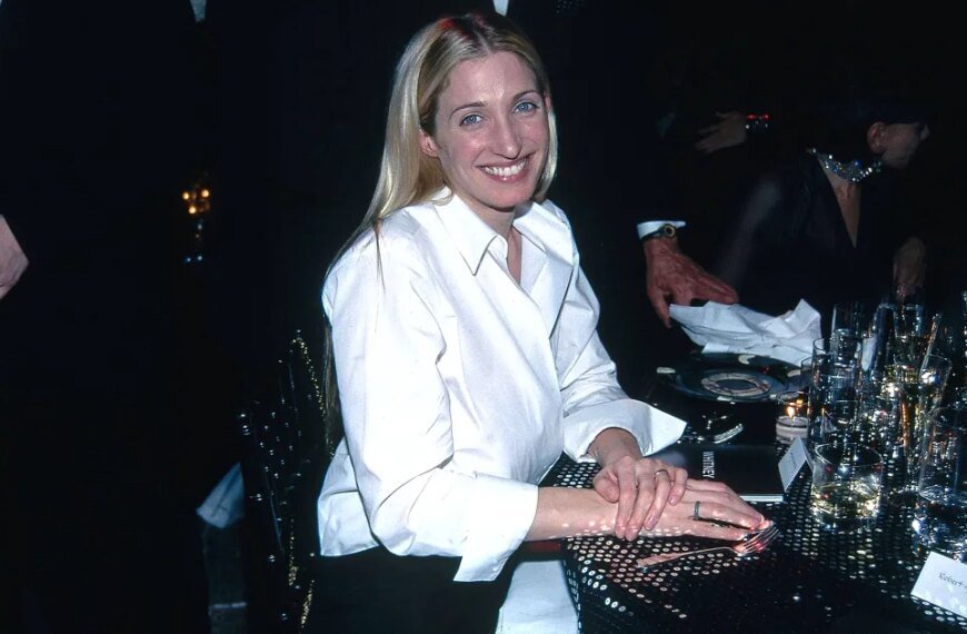 Carolyn Bessette Kennedy’s Timeless ’90s Denim Styles: 12 Inspiring Outfits to Shop Now