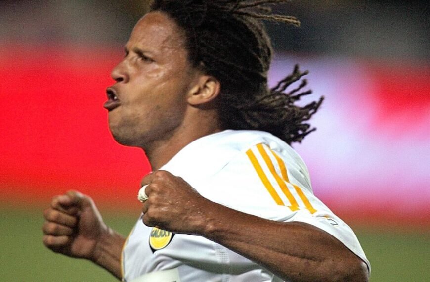 Cobi Jones Statue: Sculptors Capture the Energy of the Game