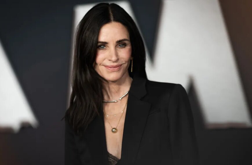 Courteney Cox Swears by This $28 Moisturizing Concealer for a Flawless Look