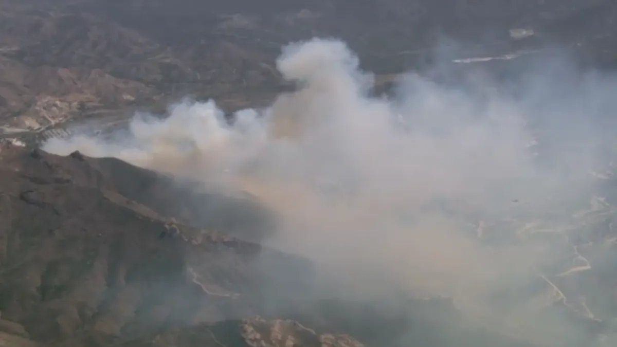 Crown Fire Covers 30 Acres in Northern LA County