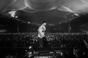Fred Again.. Reduces Phone Use on His USB002 Tour and Shares Memories Through Photos and Videos