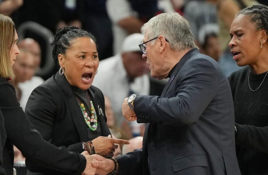 Geno Auriemma and Dawn Staley Have an Intense Exchange Following South Carolina's Upset Over UConn