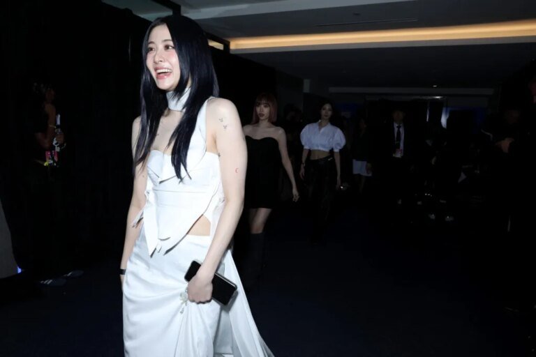 Huh Yunjin from LE SSERAFIM Shows Off a 2010 Taylor Swift-Inspired Hairstyle: The 'Fearless Family Tree' Connection