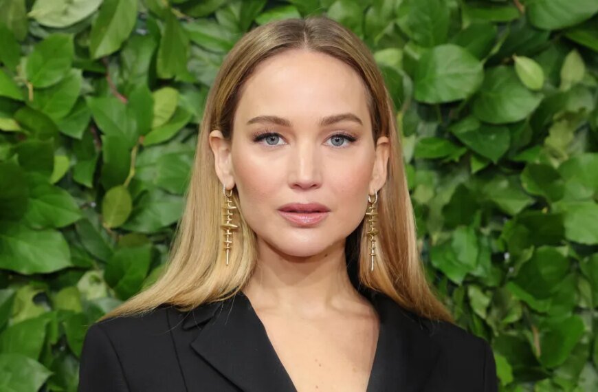 Jennifer Lawrence's $35 Slides: A Must-Have for Every Millennial's Summer Wardrobe