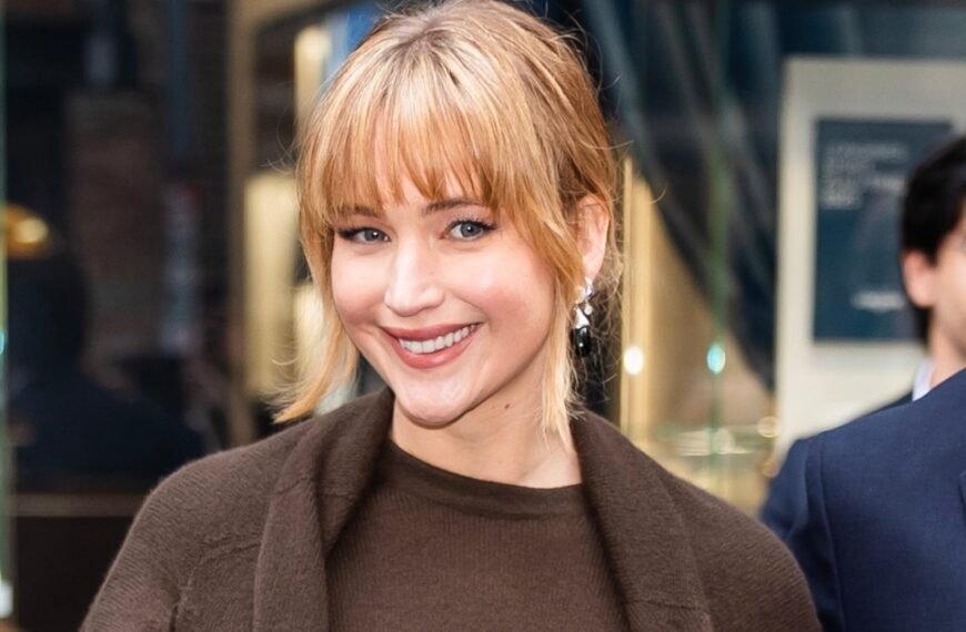 Jennifer Lawrence's Favorite Clogs for Spring Rain: Find Her Exact Pair Here