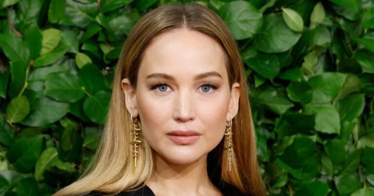 Jennifer Lawrence's Vintage Beatles Tee is the Perfect Spring Trend for Everyone