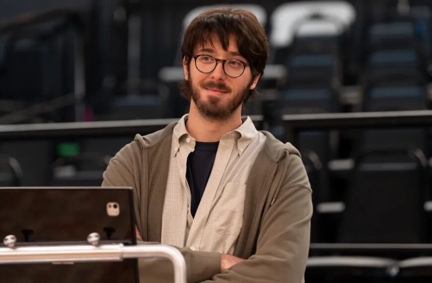 Julian Stern Shares How His Character Brings Hope During the AI Boom and What It Was Like Working With His Mom, Lisa Kudrow