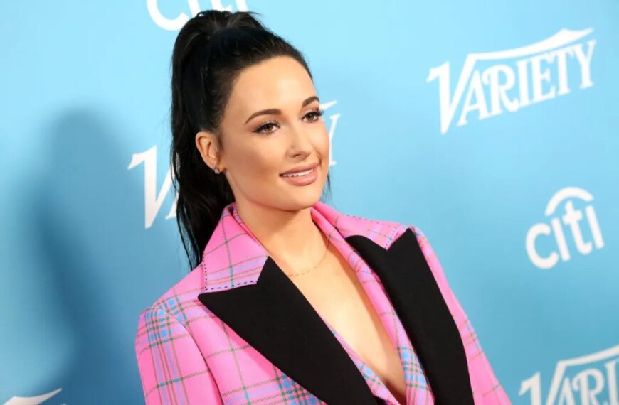 Kacey Musgraves Shares Her Unusual Experience with UFOs During a Recent Flight