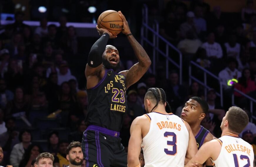 LeBron James and the Determined Lakers Overcome the Suns to Keep Playoff Hopes Alive for a No. 3 Seed
