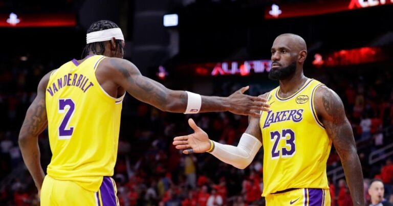 LeBron James and the Lakers Shine in Crunch Time to Take Game 3