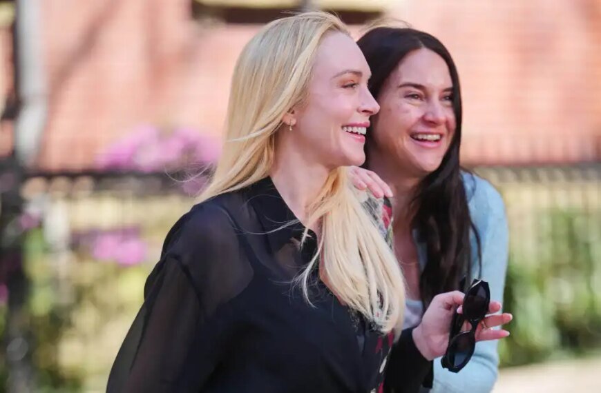 Lindsay Lohan Shows Why Relaxed Jeans Are More Comfortable and Stylish Than Skinnies – Here’s What You Need to Know