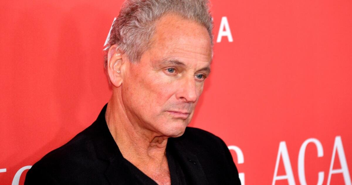 Lindsey Buckingham, ex-guitarist of Fleetwood Mac, involved in altercation in Santa Monica
