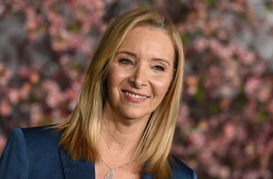 Lisa Kudrow Shares Her Thoughts on the Missing Spark in Today's Multi-Cam Shows