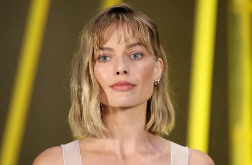 Margot Robbie Shows How to Style Black Cargo Pants for Spring Fashion