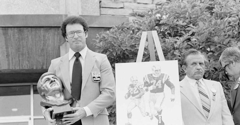 Philip Rivers' Comeback Breaks Up Memories for Hall of Famer Ron Mix