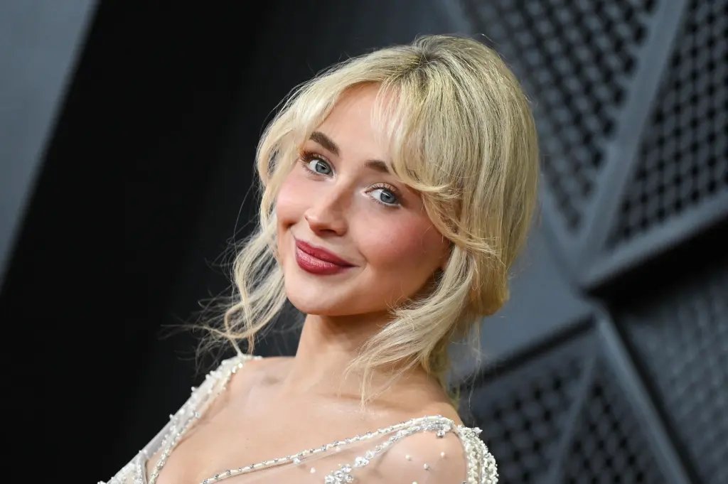 Sabrina Carpenter Teams Up with Madelyn Cline and Margaret Qualley for a Sneak Peek of 'House Tour' Video