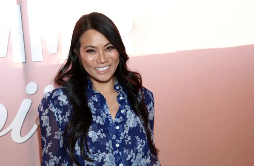 Sandra Lee, Known as 'Dr. Pimple Popper,' Experienced a Stroke While Filming Season 2