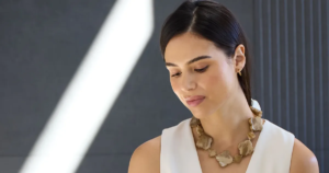 Stay Cool and Stylish All Day with This Chic Necklace Trick