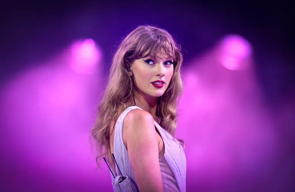 Taylor Swift Tops Nominations at the American Music Awards, Including Artist of the Year