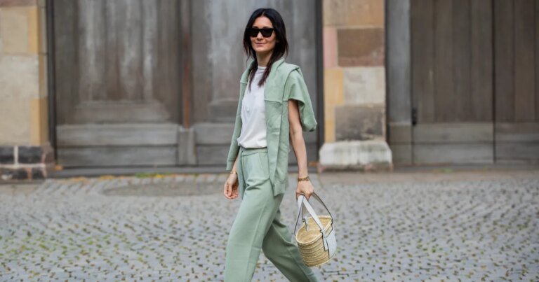 Travel Monthly? Here Are 19 Stylish Travel Outfits Every Cool Mom Loves