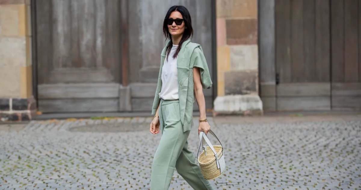 Travel Monthly? Here Are 19 Stylish Travel Outfits Every Cool Mom Loves