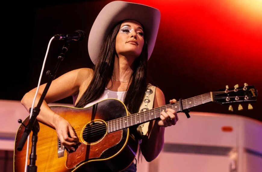 Kacey Musgraves Releases Two Bonus Tracks for 'Middle of Nowhere'