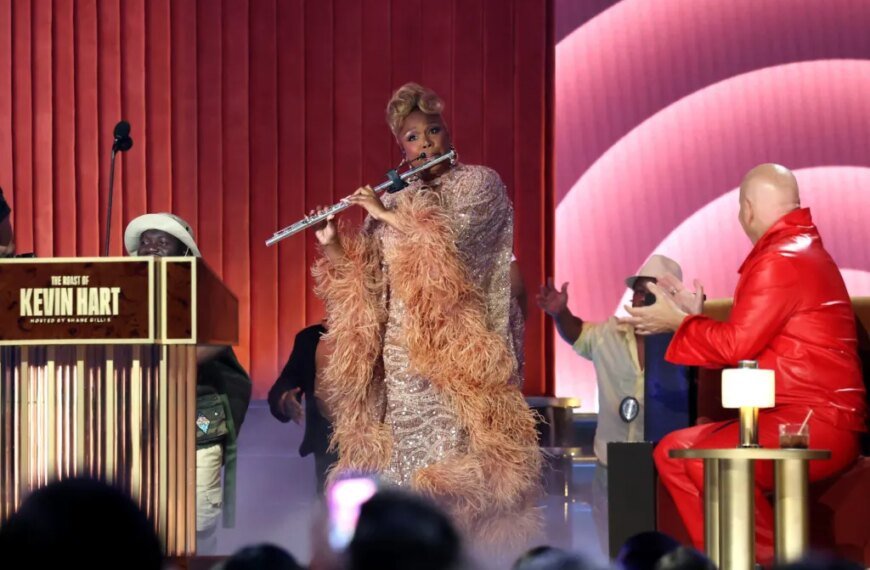 Lizzo Shares Her Flute Skills and Height Humor at Kevin Hart's Roast