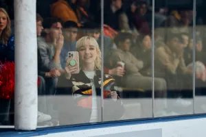 Jules (Julia Sarah Stone) in OFF CAMPUS