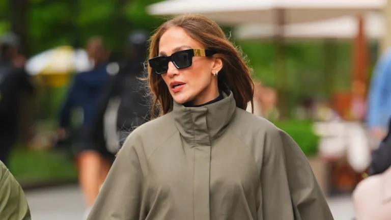 Jennifer Lopez Shows How to Style Black Capri Leggings with Brown Heels This Summer
